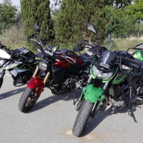 Motos de Autoescuela A 14 para formación en Palau solità i Plegamans
