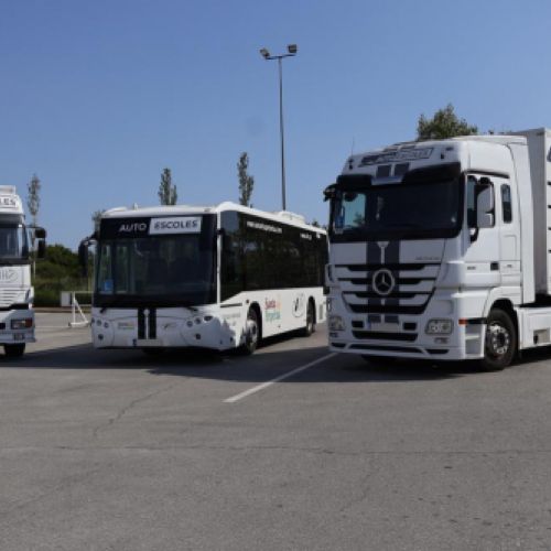 Vehicles de les classes C i D d'Autoescola A 14 a Palau solità i Plegamans