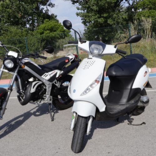 Motos de Autoescuela A 14 para formación en Palau solità i Plegamans