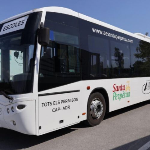 Autobús d'Autoescola A 14 per a les classes pràctiques a Palau solità i Plegamans